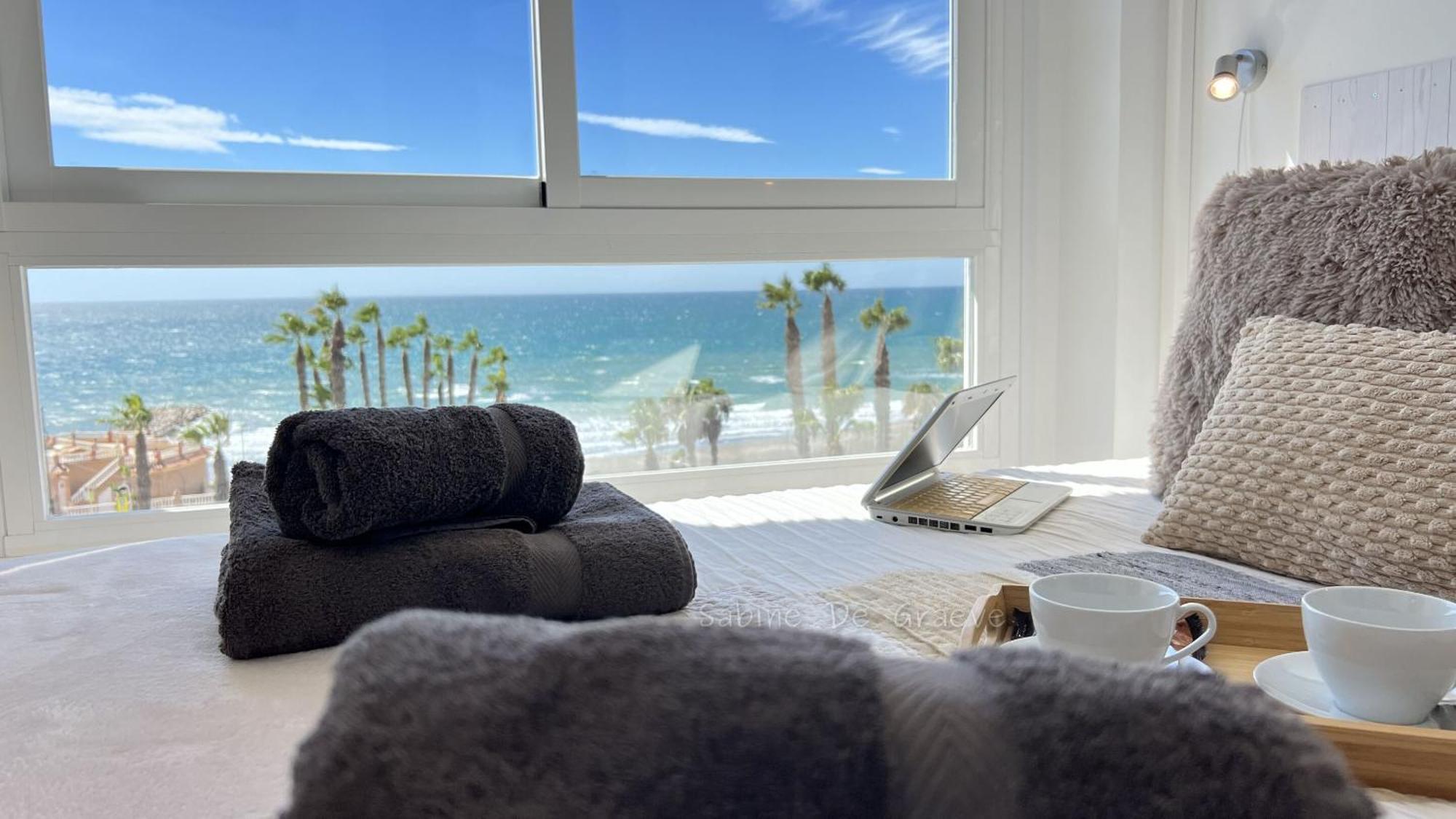 Love Nest By The Sea Wake Up With Ocean Views In Every Room Ruselo R408 ตอร์ร็อกซ์ ภายนอก รูปภาพ