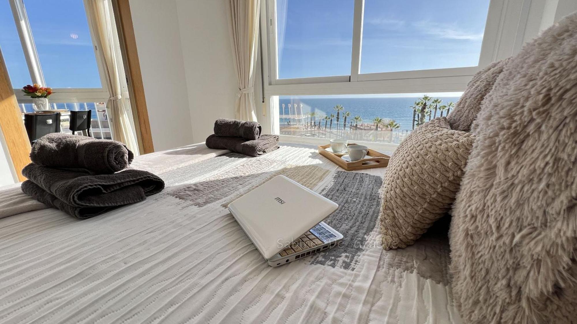 Love Nest By The Sea Wake Up With Ocean Views In Every Room Ruselo R408 ตอร์ร็อกซ์ ภายนอก รูปภาพ